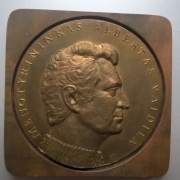 Alberto Vaidilos medalis. Varis. 2004 m. Dailininkas Stasys Makaraitis